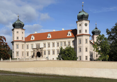 Všechny tři zámecké věže | © Státní zámek Mníšek pod Brdy