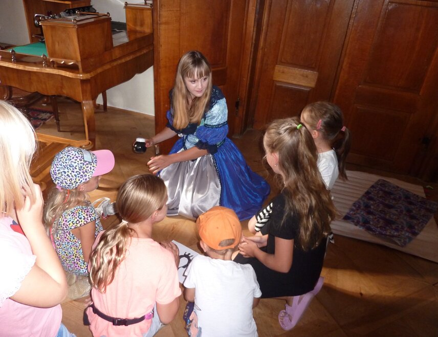 Dětská prohlídka je plná her. | © Státní zámek Mníšek pod Brdy