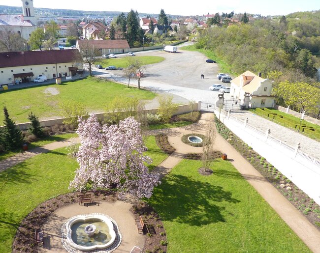 Výhled z věže na jaře Výhled z věže na jaře
